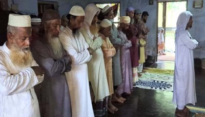 সৌদির সঙ্গে মিল রেখে বগুড়ার গাবতলীতে ইদুল আজহার জামাত অনুষ্ঠিত
