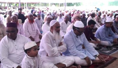 নাটোরে ইদ-উল-আজহার  নামাজ আদায়