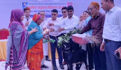 পবায় মানবিক সহায়তায় বদলে যাওয়ার স্বপ্ন দেখছেন সুবিধাভোগীরা