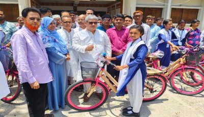 সরকারের উপহারে রত্নার মুখে হাসি, সহজ হলো স্কুলযাত্রা