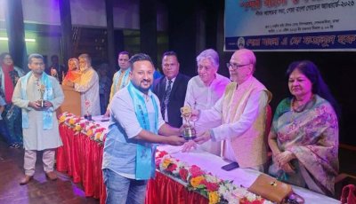 বগুড়ায় সাংবাদিকতায় গোল্ডেন অ্যাওয়ার্ড পেলেন নাজমুল হুদা