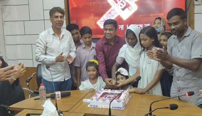 চাঁপাইনবাবগঞ্জে এতিম ও প্রতিবন্ধী শিক্ষার্থীদের নিয়ে একাত্তর টিভির প্রতিষ্ঠাবার্ষিকী উদযাপন।