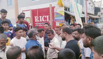 কেশরহাটে স্কুল মাঠ দখল করে দোকানঘর নির্মাণ ঠেকাল জনতা!