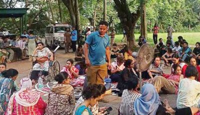 জাবিতে ধর্ষণচেষ্টা: প্রক্টরের পদত্যাগ দাবিতে রাতভর অবস্থান শিক্ষার্থীদের