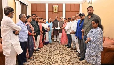 এবার মমতাকে ছেড়ে মোদির জোটে তৃণমূলের ২০ বিদ্রোহী সংসদ সদস্য