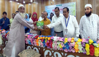 রাণীনগরে কৃষি প্রণোদনার উপকরণ বিতরণ