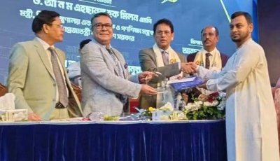 ভাইস-চ্যান্সেলর অ্যাওয়ার্ড পেলেন সাঁথিয়ার খাইরুল আবরার
