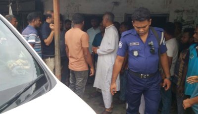 বাঘায় পেট্রোল বোমায় পুড়লো আড়ানী পৌর বিএনপি কার্যালয়, এমপি চাঁদের পরিদর্শন