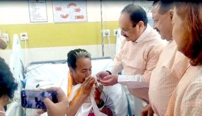 ২৬ দিন পর অনশন ভাঙলেন সোনম ওয়াংচুক, আন্দোলনকারীদের শান্ত থাকার বার্তা