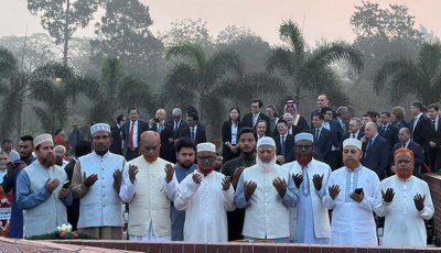 স্মৃতিসৌধে বীর শহীদদের শ্রদ্ধা জানালেন বিরোধীদলীয় নেতা