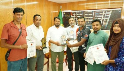 রাসিক প্রশাসকের সঙ্গে সোতোকান কারাতে ইন্টারন্যাশনাল সেমিনারে অংশগ্রহণকারীদের সৌজন্য সাক্ষাৎ