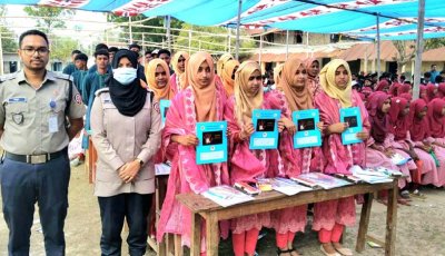 গোমস্তাপুরে এসএসসি পরীক্ষার্থীদের বিদায়