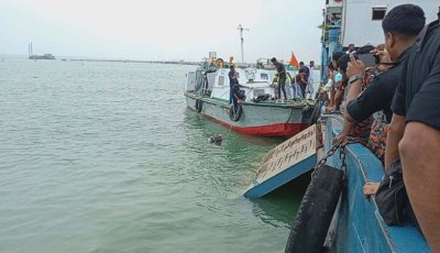 দৌলতদিয়া ফেরিঘাটে আবারও পদ্মায় ডুবে গেলো বাস