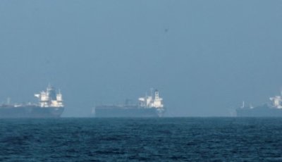 হরমুজ প্রণালিতে আটকা পড়েছে কত জাহাজ