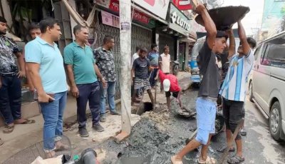 পাবনা শহরে জলাবদ্ধতা নিরসনে ড্রেন পরিষ্কার অভিযান শুরু