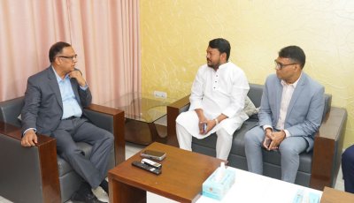বস্ত্র ও পাট মন্ত্রণালয়ের প্রতিমন্ত্রীর সাথে রাসিক প্রশাসকের সৌজন্য সাক্ষাৎ