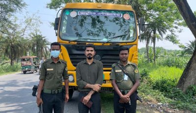 পুঠিয়ায় বেপরোয়া ড্রাম ট্রাকের বিরুদ্ধে মোবাইল কোর্ট, চালককে জরিমানা