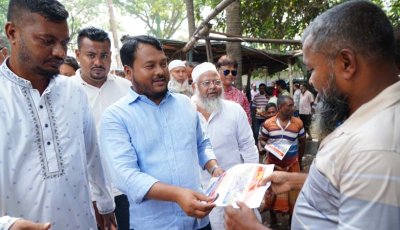 ডেঙ্গু প্রতিরোধে জনসচেতনতামূলক লিফলেট বিতরণ
