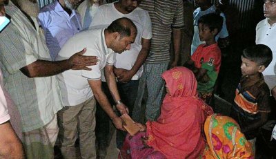 টাঙ্গাইলের সড়ক দুর্ঘটনায় নিহত শিবগঞ্জের নজরুলের পরিবারের পাশে প্রধানমন্ত্রীর বিশেষ সহকারী ড. সাইমুম