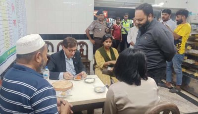 রাজশাহী মিষ্টান্ন ভাণ্ডারের মিষ্টি খেলেন ফ্রান্সের রাষ্ট্রদূত