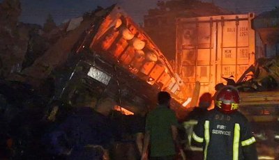 রাবি শিক্ষার্থীকে মারধরের ঘটনায় রেললাইনে আগুন-ভাঙচুর, বরখাস্ত ৪ আরএনবি সদস্য