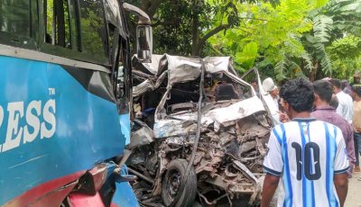 পাবনায় লাশবাহী অ্যাম্বুলেন্সের সঙ্গে বাসের সংঘর্ষে নিহত বেড়ে ৩