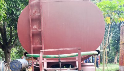 ভোলাহাটে ফিলিং স্টেশনে তেল আসার আগেই পথিমধ্যে পাচার, ট্রলিসহ তেলবাহী গাড়ি জব্দ