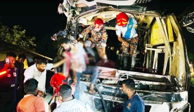 নাটোরে বাস-ট্রাক সংঘর্ষে হেলপার নিহত, ৮ রুশ নাগরিকসহ আহত ১২