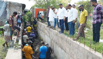 ড্রেন পরিষ্কার কার্যক্রম পরিদর্শনে রাসিক প্রশাসক