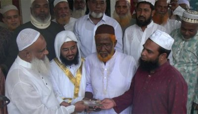 নাটোরে সাবেক পৌর মেয়রের ব্যক্তিগত তহবিল থেকে মসজিদে অর্থ প্রদান