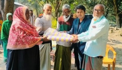 দুর্গাপুরে আইকন মানব কল্যাণ সেবা সংস্থার উদ্যোগে শীতবস্ত্র বিতরণ