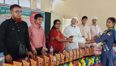 সাপাহারে কৃতী শিক্ষার্থীদের সংবর্ধনা ও সনদপত্র বিতরণ