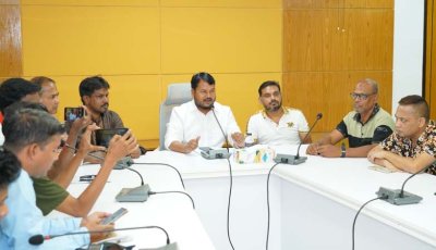 বরেন্দ্র প্রেসক্লাবের নেতৃবৃন্দের সাথে রাসিক প্রশাসকের মতবিনিময়