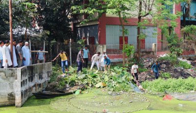 সিংড়ায় ডেঙ্গু প্রতিরোধে পরিষ্কার-পরিচ্ছন্নতা অভিযান