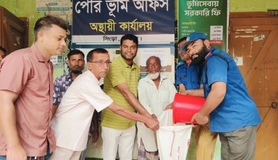 সিংড়ায় দুস্থদের মাঝে ভিজিএফ’র চাল বিতরণ