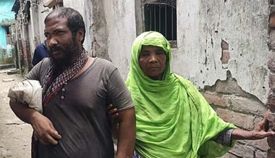 ৫০ বছর ধরে মায়ের সংসারের শেষ ভরসা মুকলেস