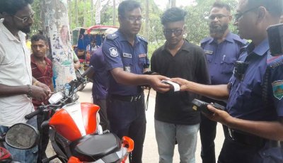 নওগাঁয় বিকট শব্দে বাইক চালানোর অপরাধে কিশোরের জরিমানা