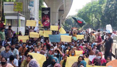 নিয়োগপত্রের দাবিতে প্রাথমিকের নিয়োগবঞ্চিতদের শাহবাগে অবস্থান