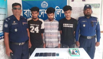 বাঘায় সুন্দরী নারীর ছবি দিয়ে ফেসবুকে প্রতারণার অভিযোগে গ্রেফতার ৩