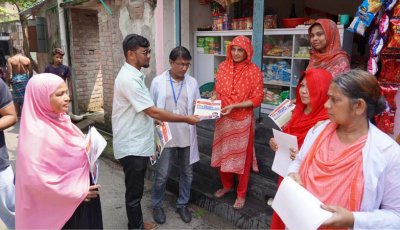 ডেঙ্গু প্রতিরোধেওয়ার্ডে জনসচেতনতামূলক লিফলেট বিতরণ