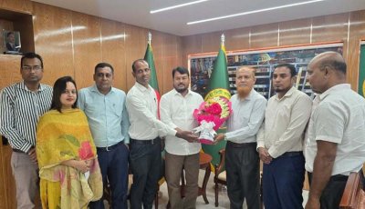 রাসিক প্রশাসকের সাথে জনতা ব্যাংক বিভাগীয় কার্যালয়ের জেনারেল ম্যানেজার সৌজন্য সাক্ষাৎ