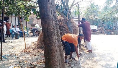 গুরুদাসপুরে সড়কের প্রায় ৪ শতক জায়গা দখলমুক্ত করল প্রশাসন