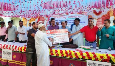 গুরুদাসপুরে মানবতার সেবায় রাশিদ-নিলু ফাউন্ডেশন