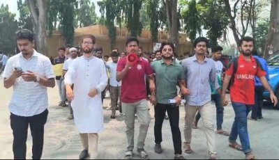 রাবিতে ছাত্রদল নেতার নেতৃত্বে ২ শিক্ষার্থীর ওপর হামলার প্রতিবাদে বিক্ষোভ