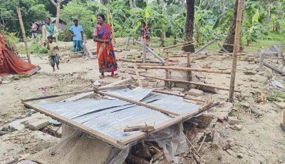 পুঠিয়ায় জমি নিয়ে বিরোধে আদিবাসী পরিবারের বাড়িঘর ভাঙচুর ও লুটপাটের অভিযোগ