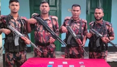 শিবগঞ্জ সীমান্তে ৭টি স্মার্ট ফোন উদ্ধার