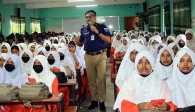 সামাজিক যোগাযোগমাধ্যমে সতর্ক থাকার আহ্বান চাঁপাইনবাবগঞ্জের পুলিশ সুপারের