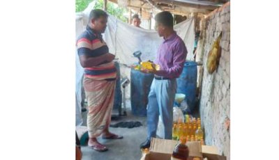 পুঠিয়ায় দুইটি প্রতিষ্ঠানকে ভোক্তার ৬০ হাজার টাকা জরিমানা