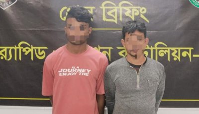 যাত্রীবেশে বাসে মাদক পরিবহনকালে ৭৮ বোতল ফেন্সিডিলসহ দুই মাদক কারবারিকে গ্রেফতার