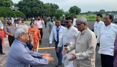 রাজশাহী বিমানবন্দরে মির্জা ফখরুল ইসলাম আলমগীরকে উষ্ণ অভ্যর্থনা